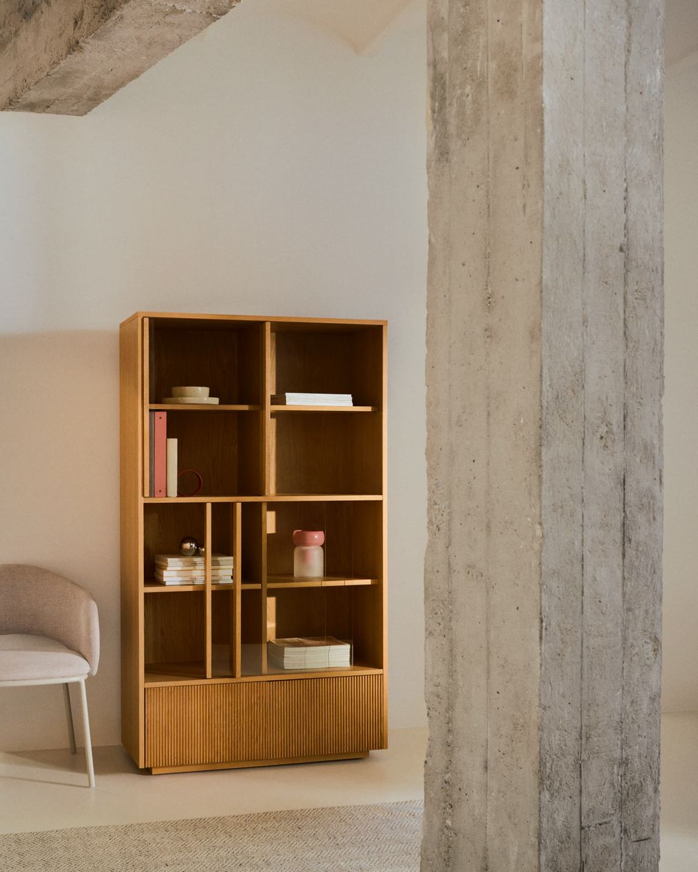 Vitrinekast HELVINE - Eikenfineer/Glas KAV M1200016MM40