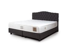 Boxspring GENT 180cm, donkergrijs met stoffen hoofdbord en wit matras.
