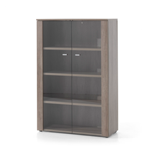 Halfhoge ARCHIVOS ARMARI kast in grijze houttint met transparant glas.