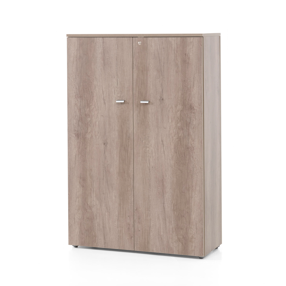 Halfhoge houtkleurige kast met 2 deuren en metalen handgrepen.