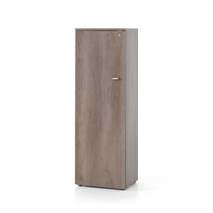 Halfhoge archiefkast ARCHIVOS ARMARIOS, lichtbruin hout met zilveren greep en sleutelgat.