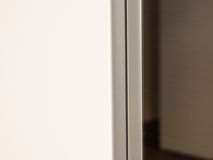 Zweefdeurkast met spiegel SAVENA - Wit NLT-51-001-P1G79
