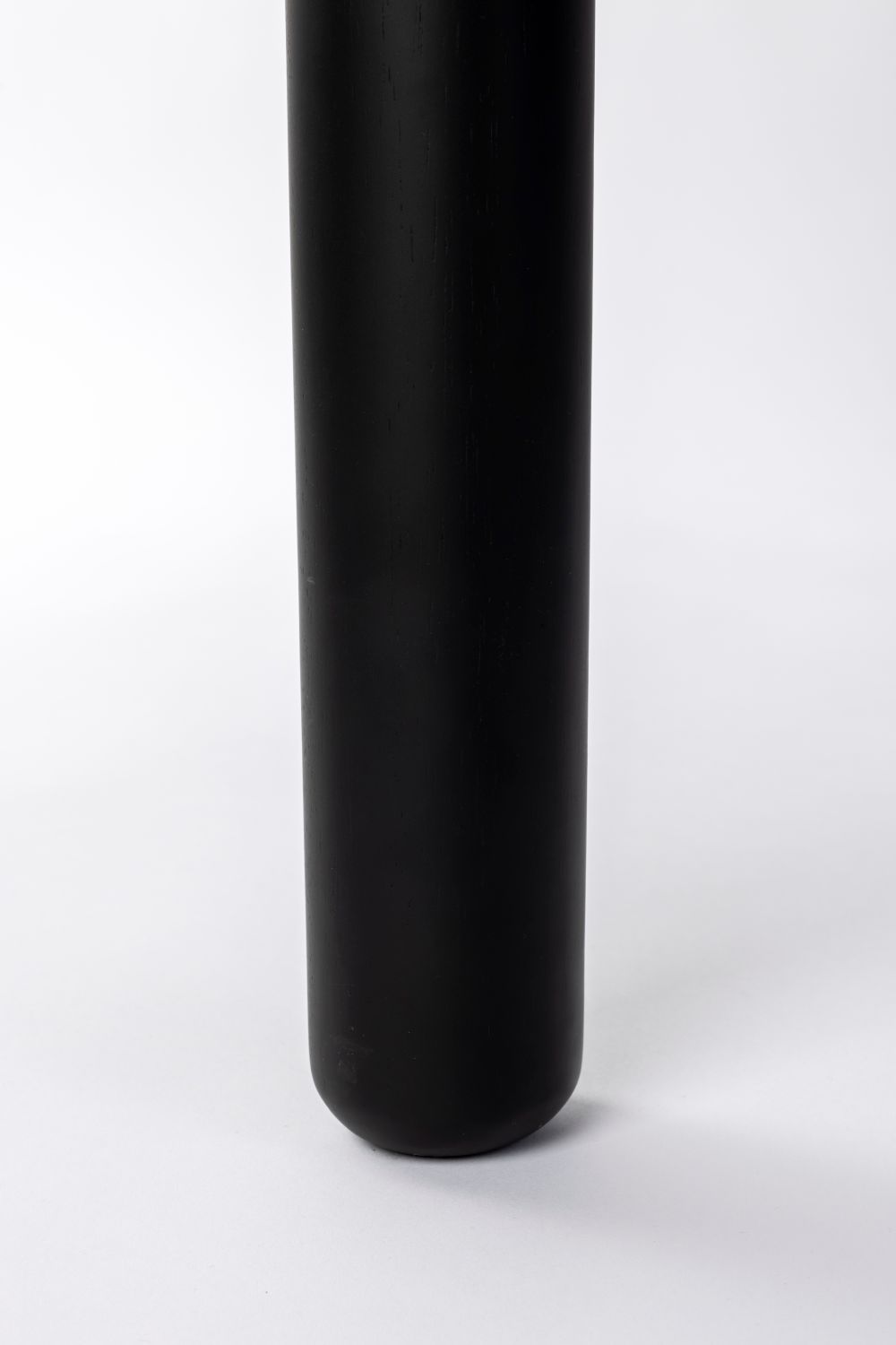 Ronde tafel STORM - Zwart essenhout ZVR 2100162
