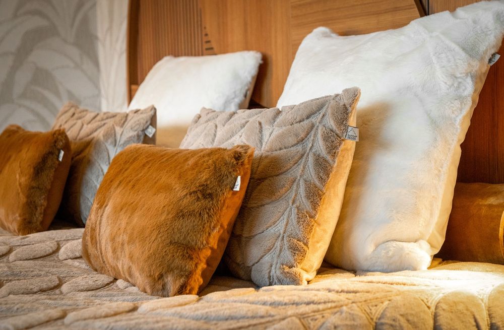 Sierkussen ZAYA 60x60 - Potters Clay RGN DDL0222301323