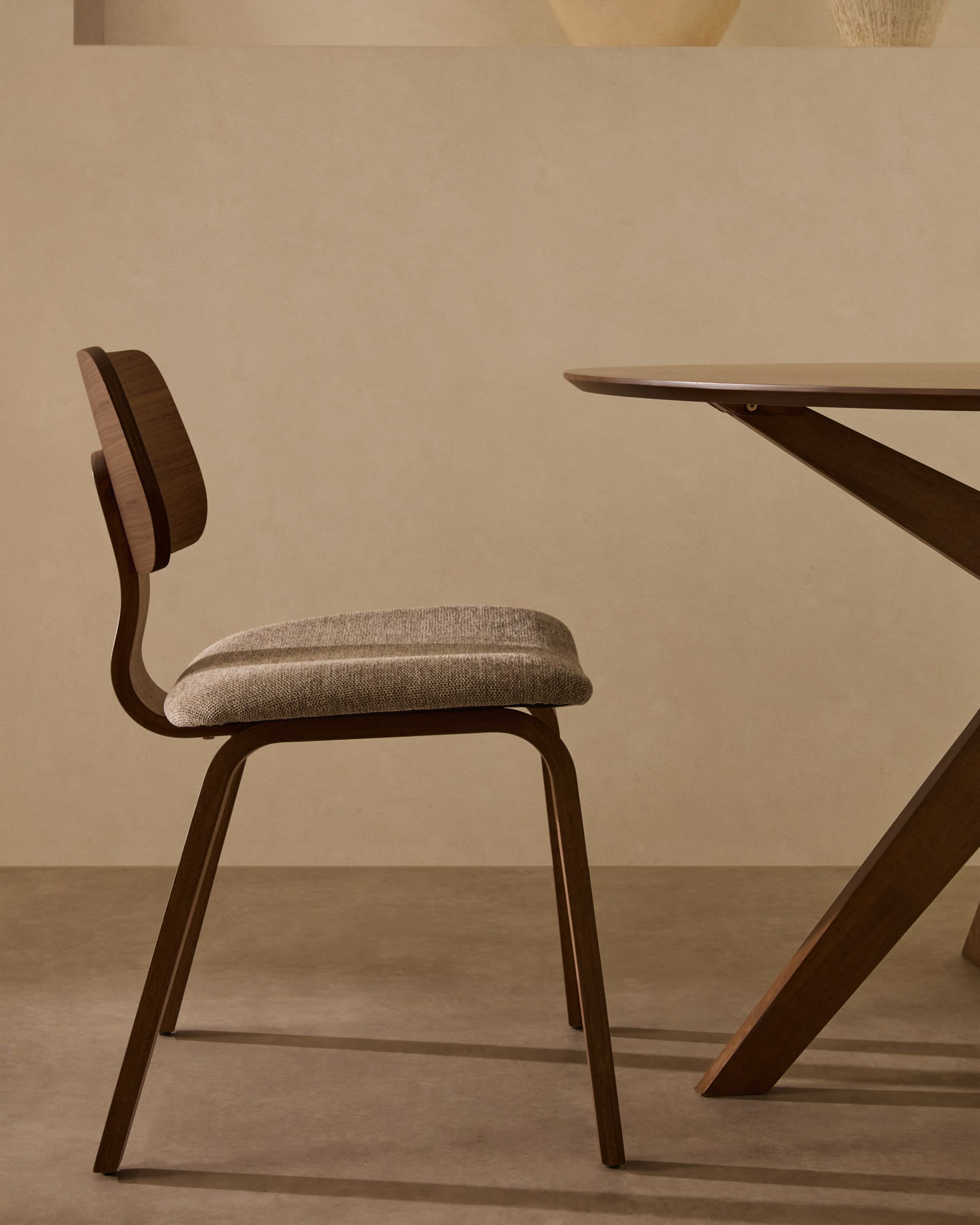 Eetkamerstoel GENA - Walnootfineer/Beige chenilles