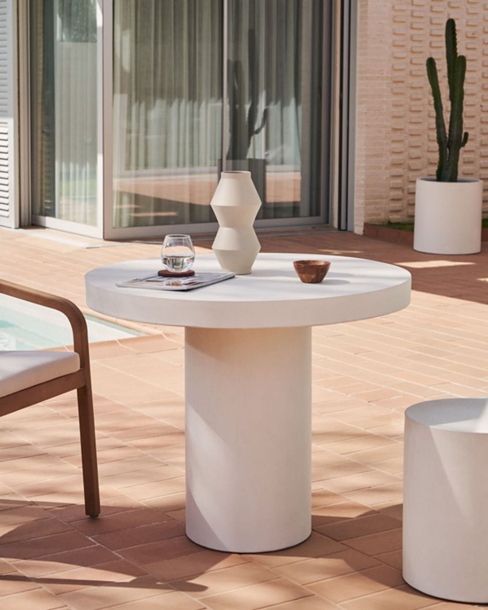 Tuintafel AIGUABLAVA - Wit cement KAV J0100044PR05