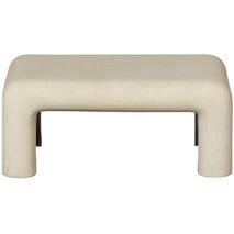 Lichtgrijze salontafel met afgeronde hoeken, betonlook steenmateriaal.