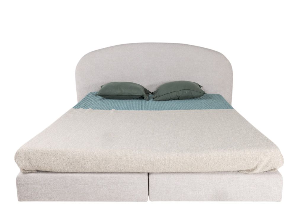Boxspring ASPEN, beige, linnenlook, met matrassen, twee kussens en mintgroene bedsprei.