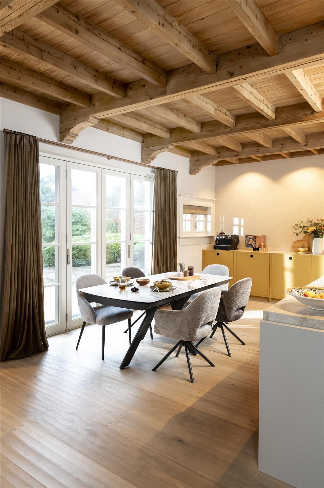 Uitschuifbare eetkamertafel VEGAS - Witte marmerlo