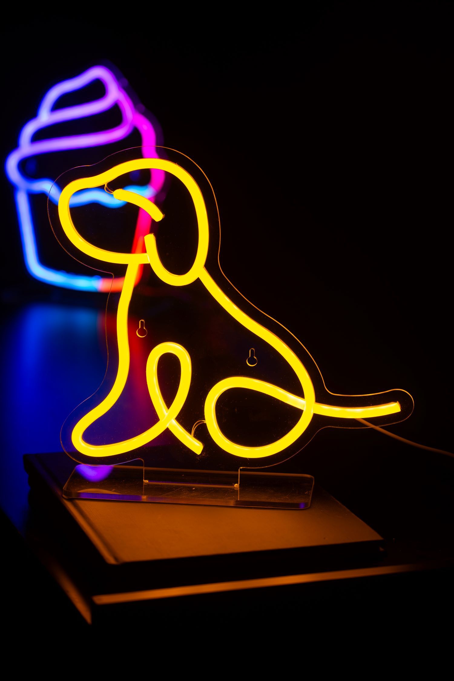 Neon licht SITTING DOG - Geel
